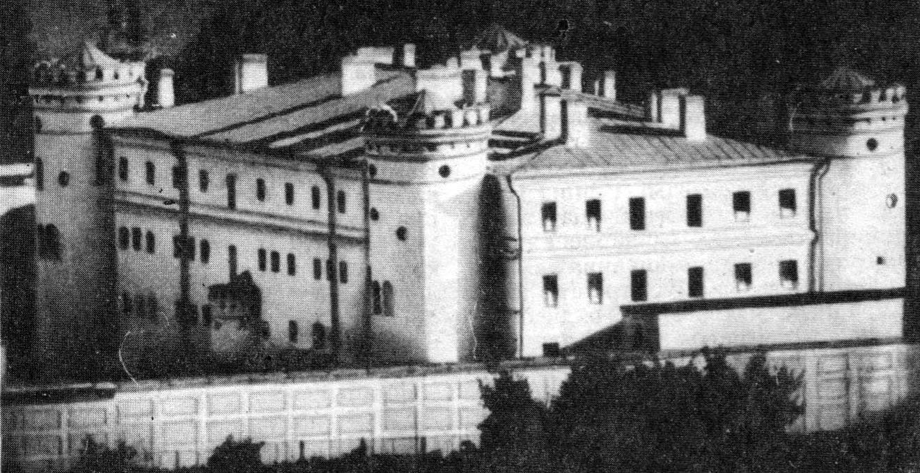 minski_pishchalauski_castle.jpg (274404 bytes)